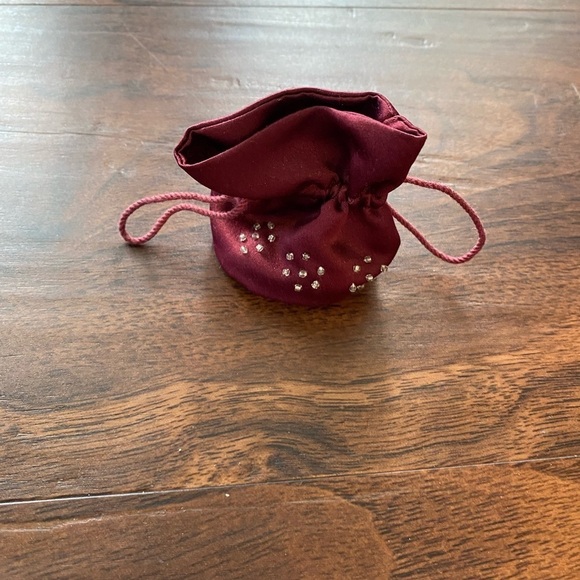 American Girl Doll Garnet Holiday Purse Retired
Very good condition - Picture 2 of 5